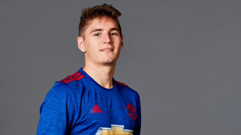 Guillermo Varela resmi meninggalkan Old Trafford. - INDOSPORT